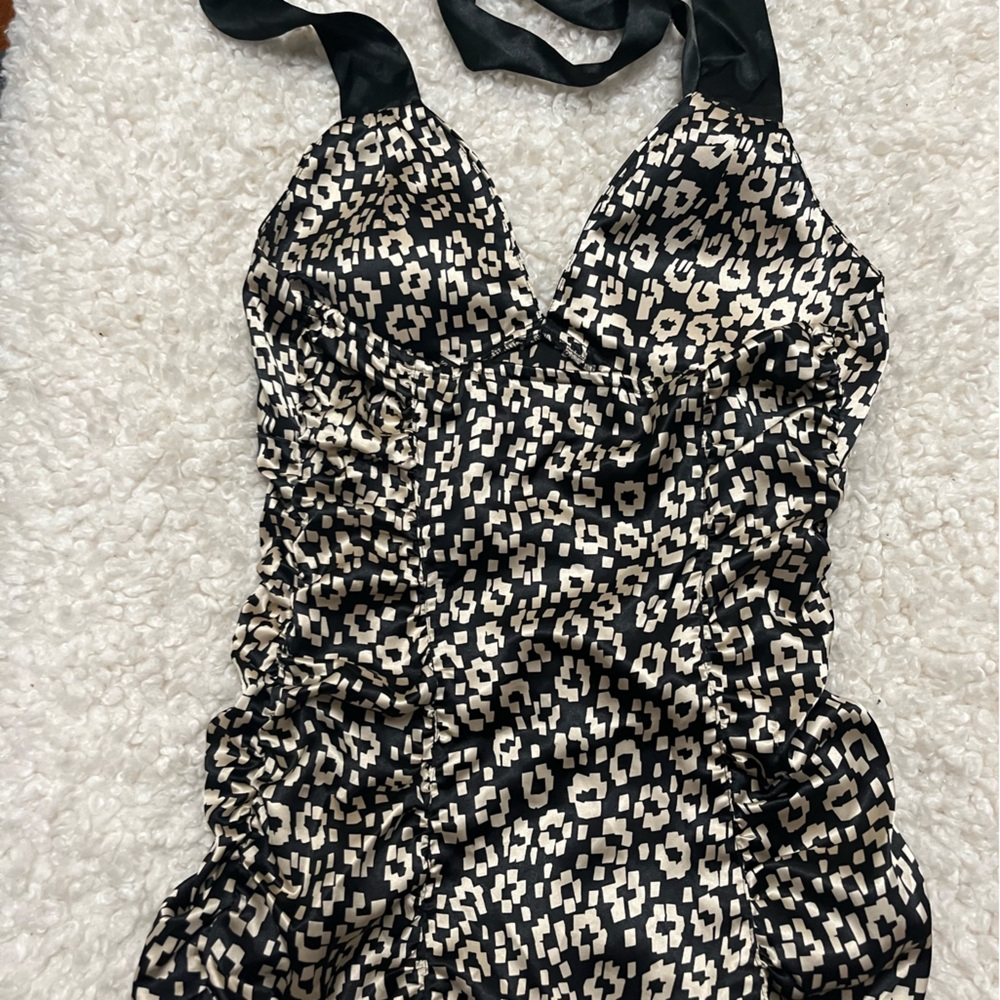 Authentic Guess Top small side zipper 11 inches